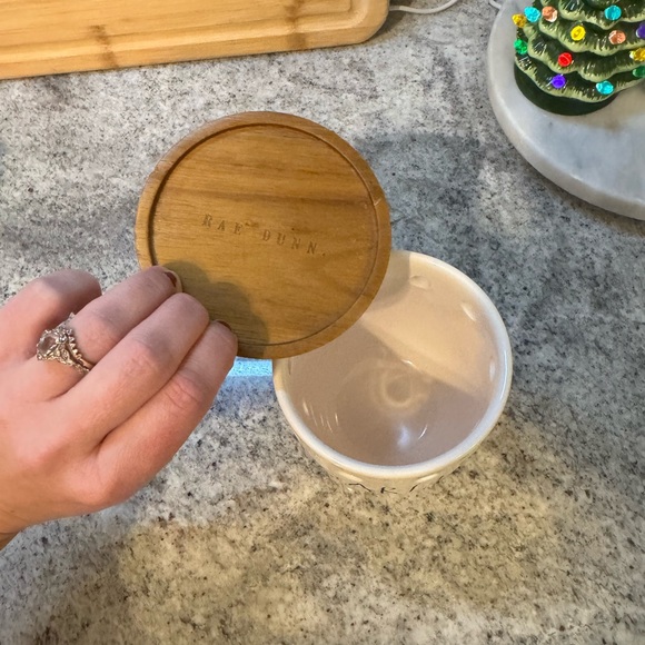 Rae Dunn Garlic Canister - Picture 2 of 3